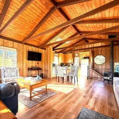 Coastal Cabin | King | Fire Pit | EV | Views
